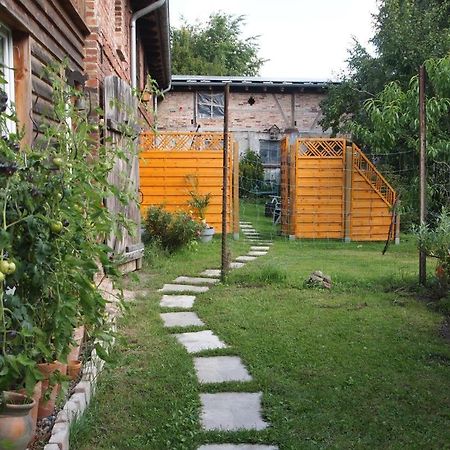 Neu Fewo Im Bauernhaus Mit Idyllischem Innenhof Und Naturgarten Mesekenhagen Exterior foto