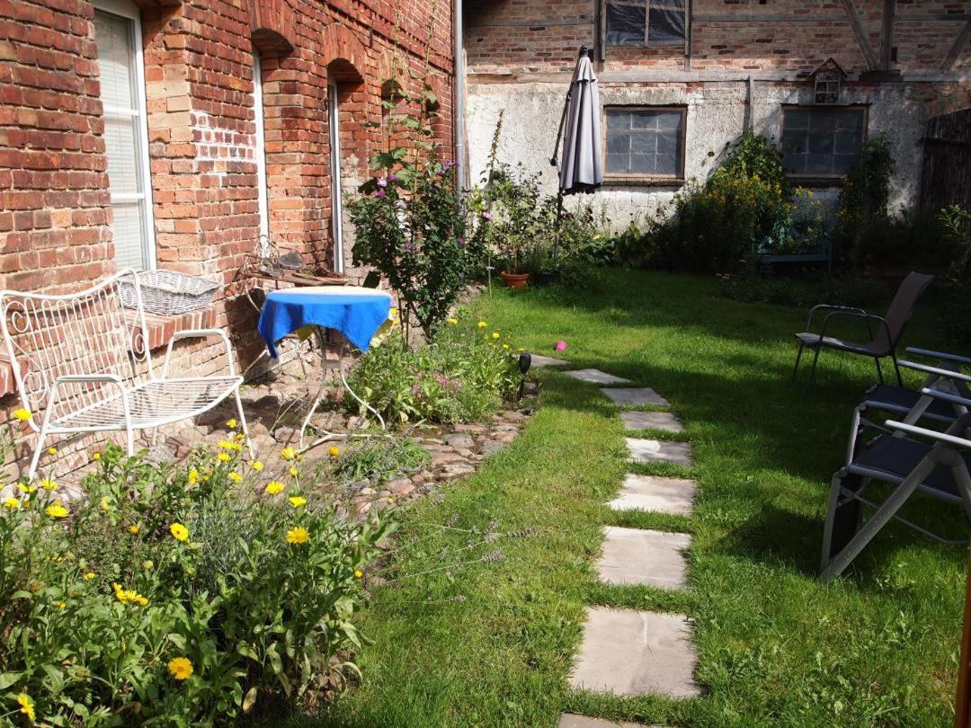 Neu Fewo Im Bauernhaus Mit Idyllischem Innenhof Und Naturgarten Mesekenhagen Exterior foto